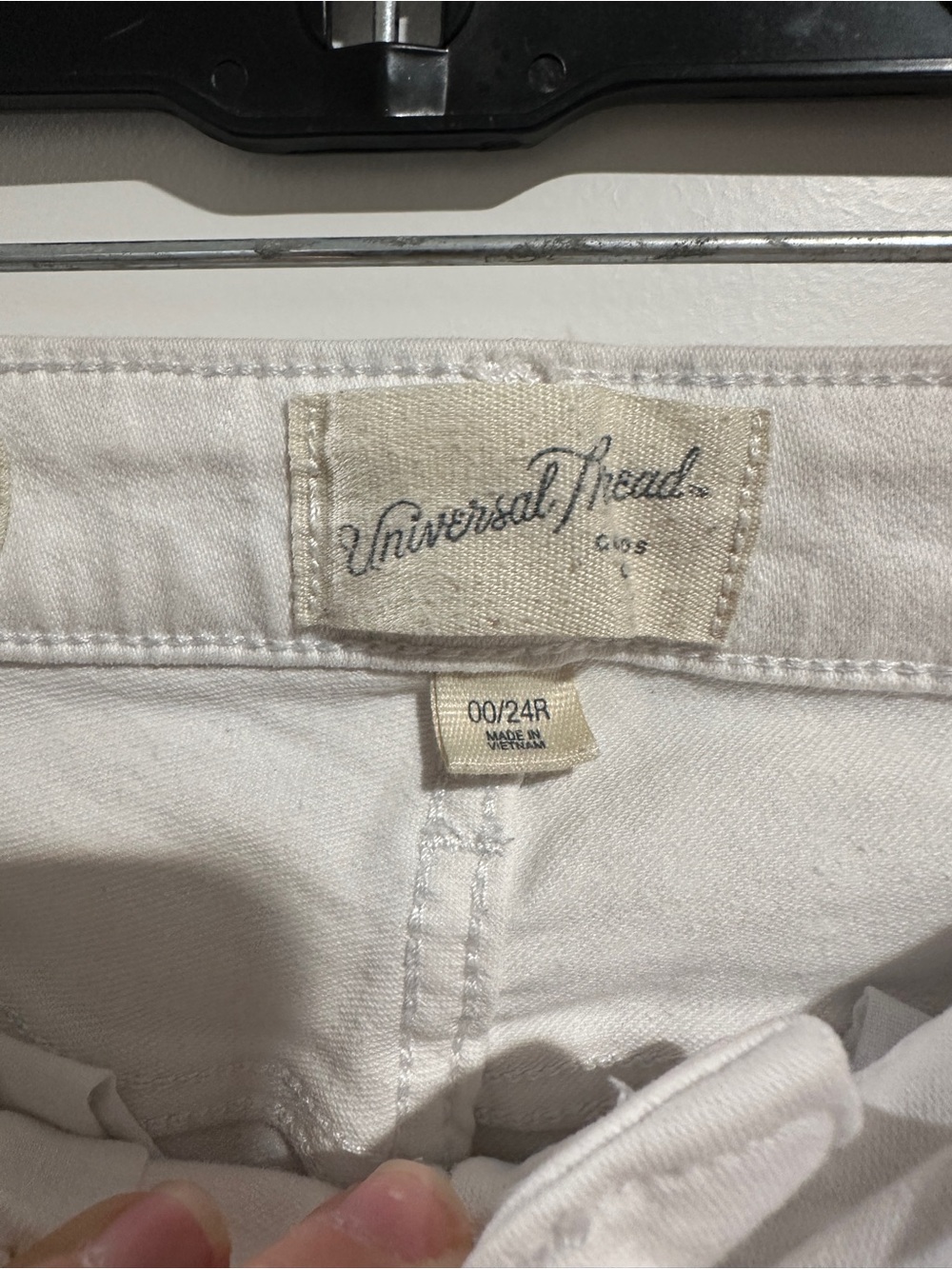 Universal Thread White Ripped Skinny Jeans - Picture 3 of 3